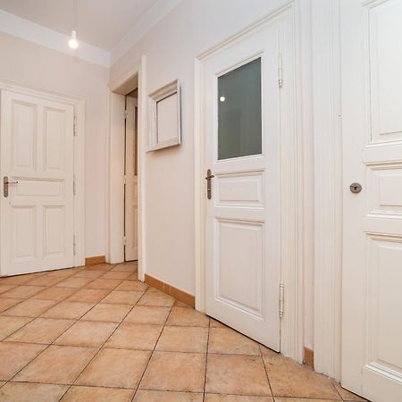 Large And Modern Apartment In The Heart Of Prag Exteriör bild