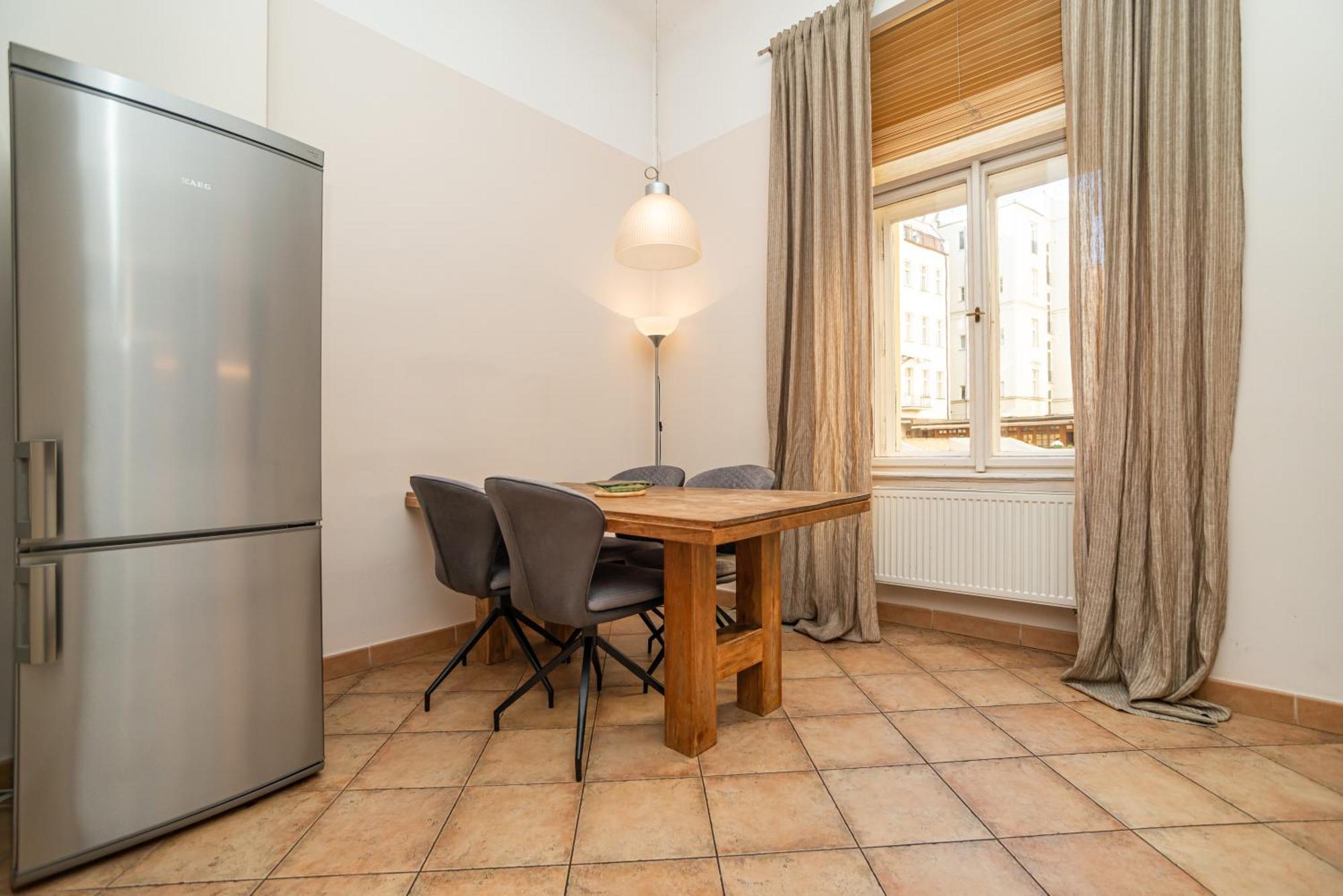 Large And Modern Apartment In The Heart Of Prag Exteriör bild