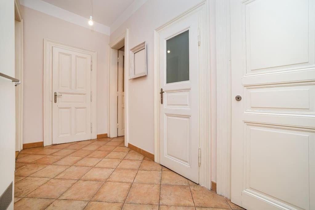 Large And Modern Apartment In The Heart Of Prag Exteriör bild