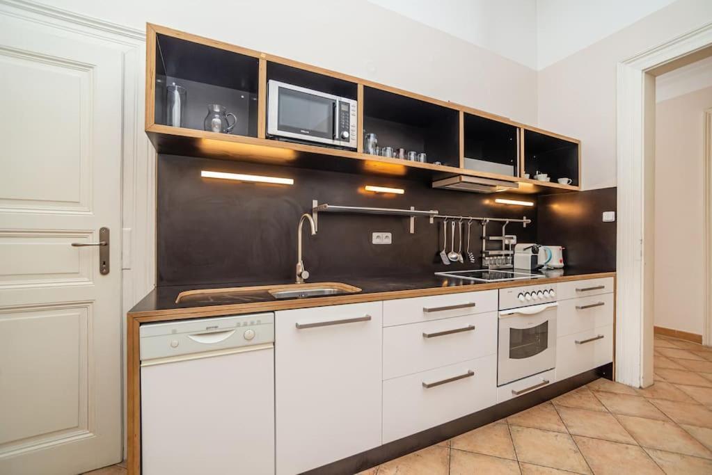 Large And Modern Apartment In The Heart Of Prag Exteriör bild