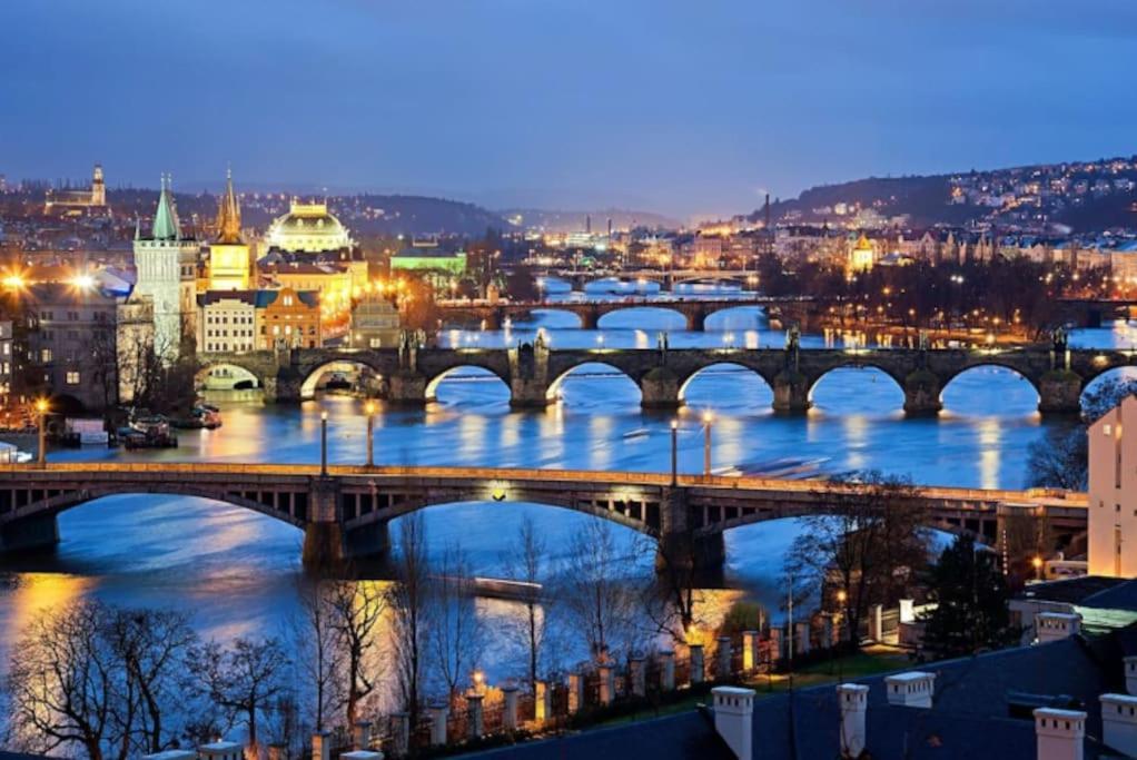 Large And Modern Apartment In The Heart Of Prag Exteriör bild
