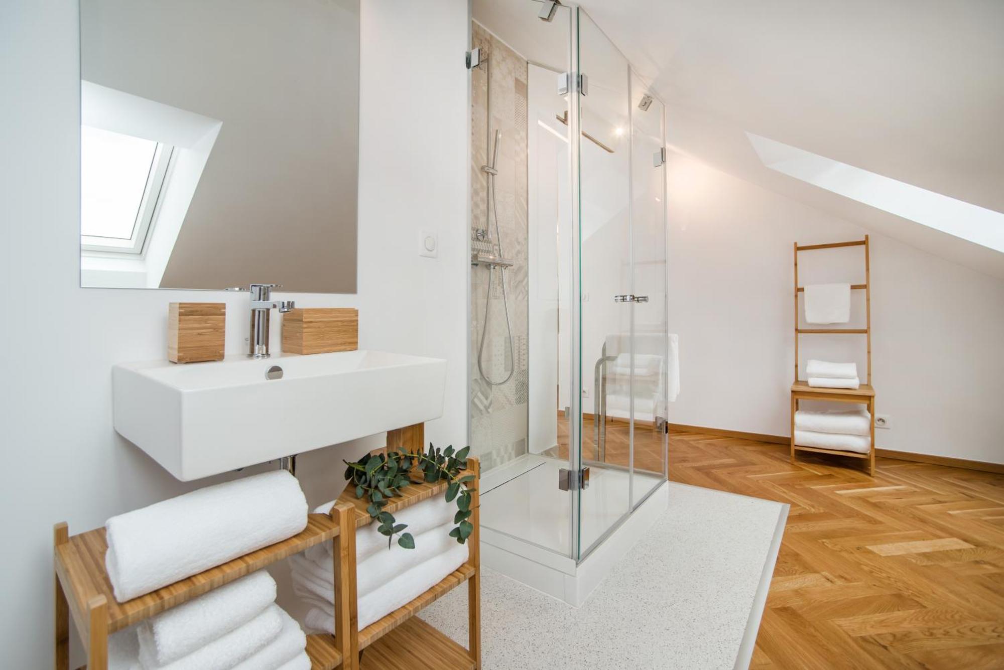 Large And Modern Apartment In The Heart Of Prag Exteriör bild